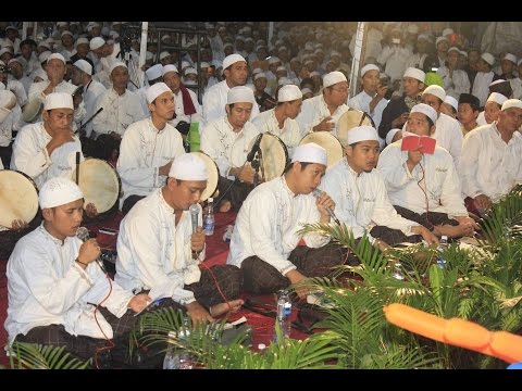 Qomarun AM Ahbabul Musthofa Bersama Habib Syech 2016