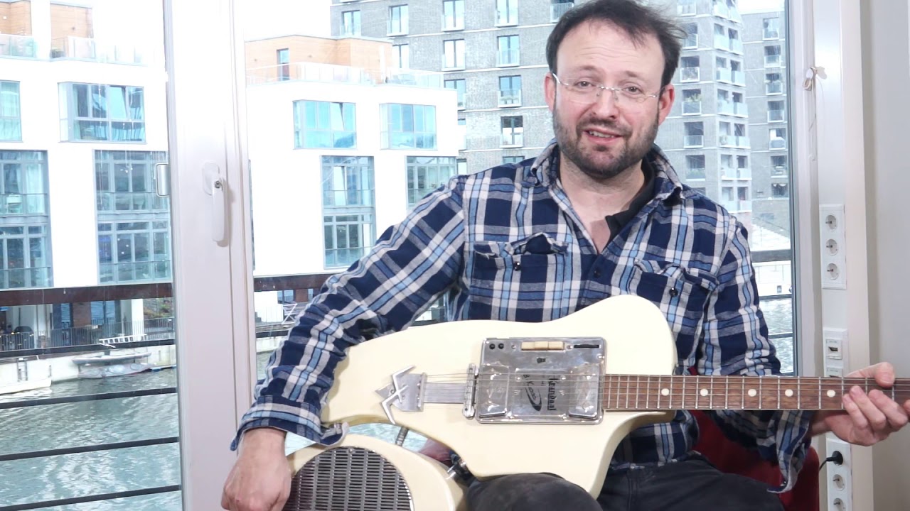 Krundaal Wandre Davoli Bikini Guitar 1963 - 1965 - YouTube