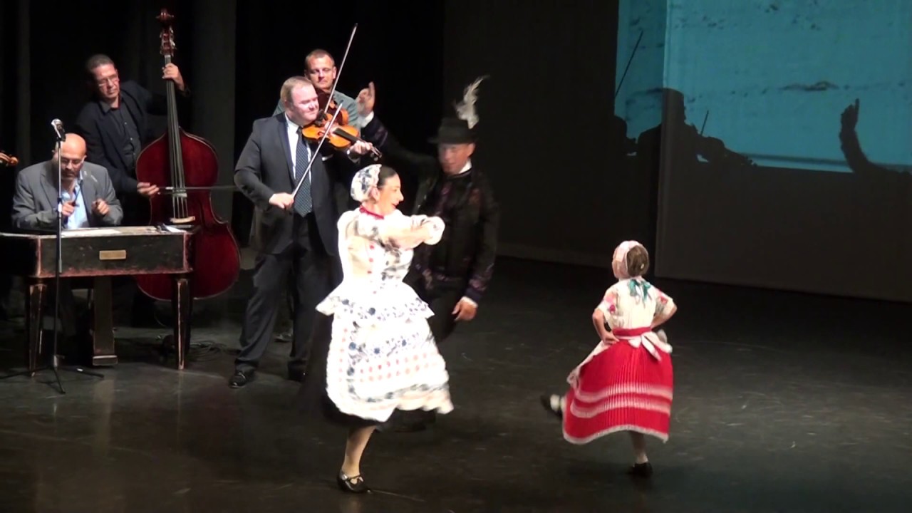 A Busai Család táncol-muzsikál Szalonna és Bandája