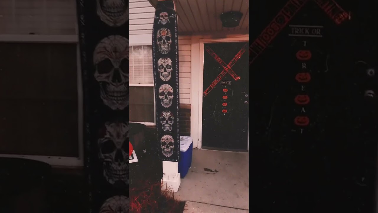 Halloween decoration ideas: creepy clown and skull theme