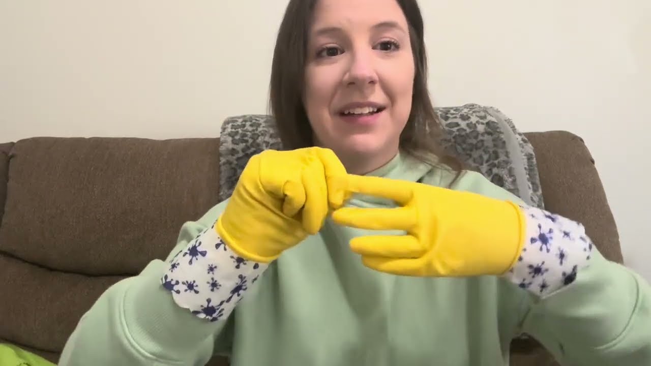 Главное испытание ASMR: втиснуться в ОЧЕНЬ МАЛЕНЬКИЕ резиновые перчатки