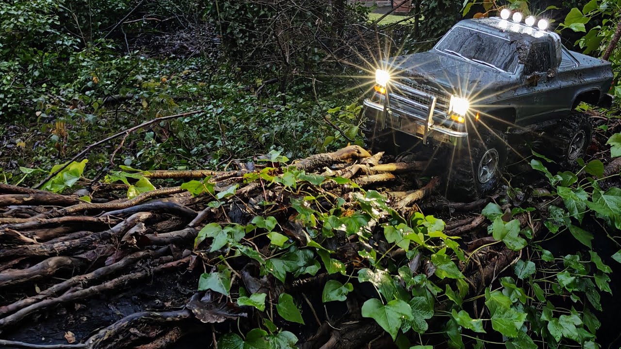 TRAXXAS TRX-4 TAKES A BASHING! RC crawler with FTX CREW #traxxas #chevrolet #trx4 #rccrawler #viral 