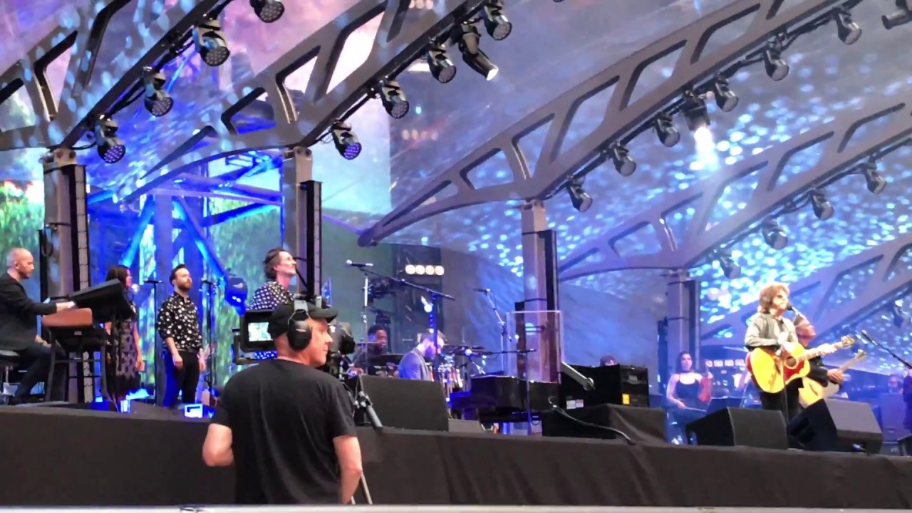 在 YouTube 上观看 When I Was A Boy Jeff Lynne's ELO Wembley 2017 *LIVE* FRONT ROW *4K HD* 在 YouTube 上观看 When I Was A Boy Jeff Lynne's ELO Wembley 2017 *LIVE* FRONT ROW *4K HD*