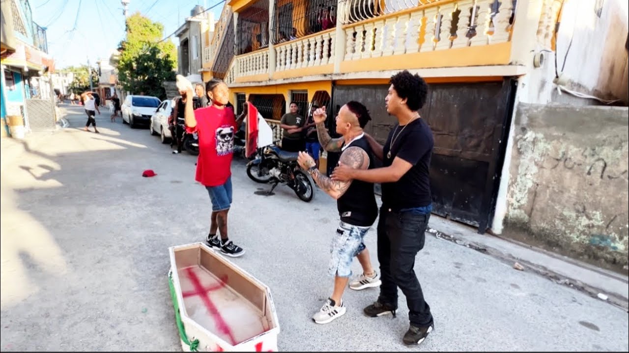 EL 7 TV SHOW LE ROMPE  LA CAJA EN LA CABEZA AL WASON 