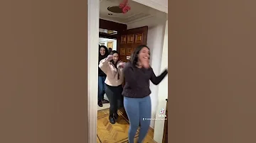 انا جاي هنا هنا علشان اجامل اخويا يا عريس 