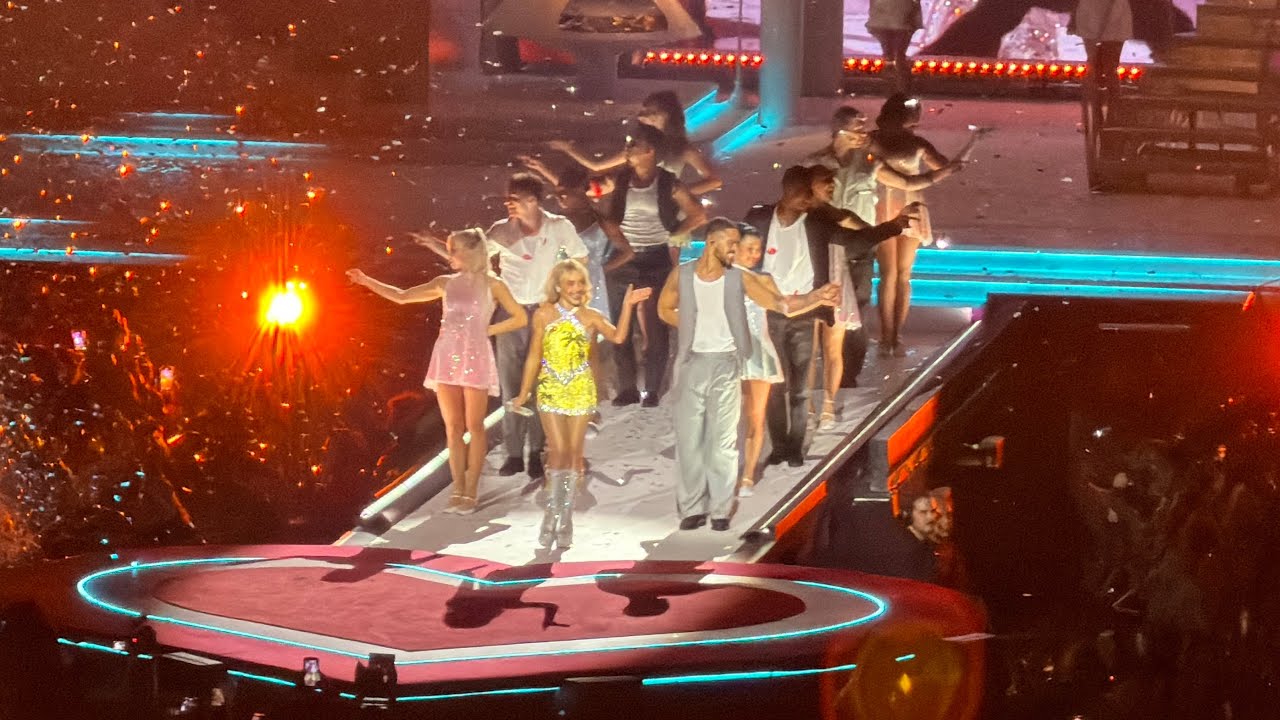 Sabrina Carpenter 'Espresso' Live @ the Short N' Sweet Tour in Los Angeles (Nov. 17, 2025)