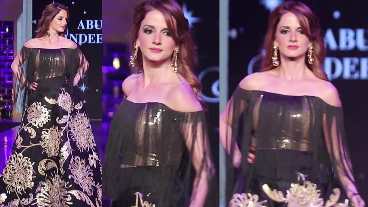 Sussanne Khan Ramp Walk For Charity! - YouTube