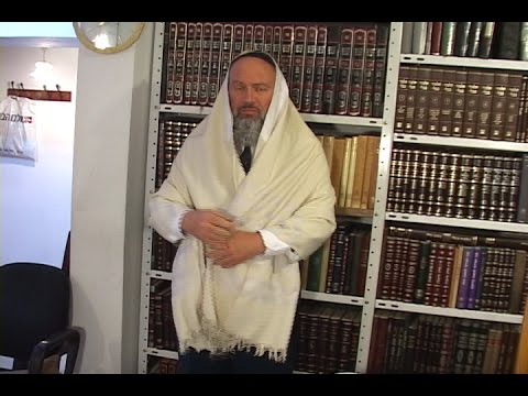 Is There a Right Way to Wear a Tallit?- Interview with Rabbi David Bar