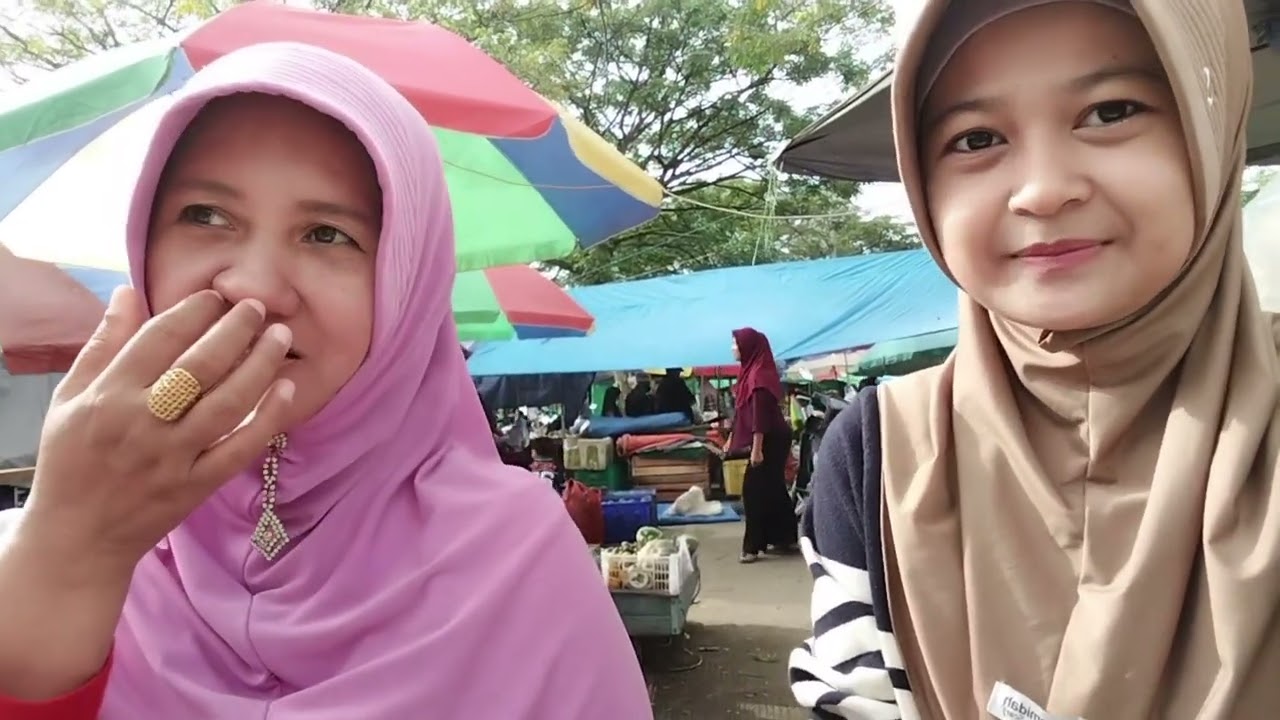 Satu Hari Menjadi Lokal, Belajar Kearifan Lokal di Pasar Sanggam Adji Dilayas Berau. Vlog Budaya.