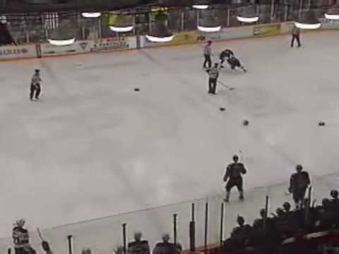 Brett Breitkreuz vs Dylan McIlrath.wmv