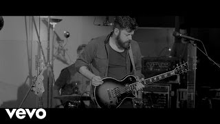 Video-Miniaturansicht von „BEAR'S DEN - RED EARTH & POURING RAIN (LIVE AT POWERSOUND, AMSTERDAM)“