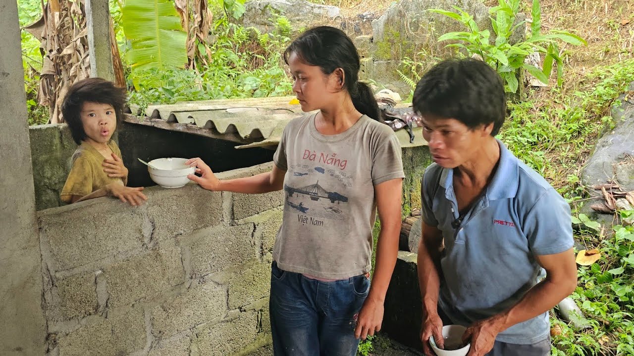 Anh Phú diễn viên đóng Phim lương 70k 1 ngày lần đầu gặp bé ở ngoài chuồng lợn. Nguyễn Tất Thắng