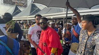 Bishop Ajagrajah Sprays Money on Brother Sammy at Daddy Lumba’s funeral 