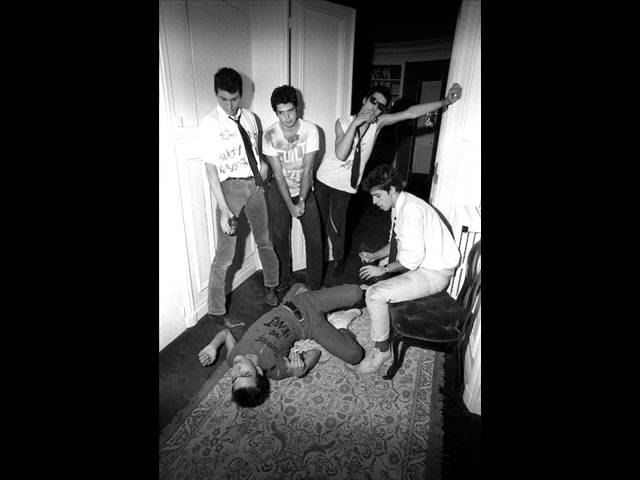 GUILTY RAZORS - WAKE UP - FRENCH KILLER PUNK 1978 !!