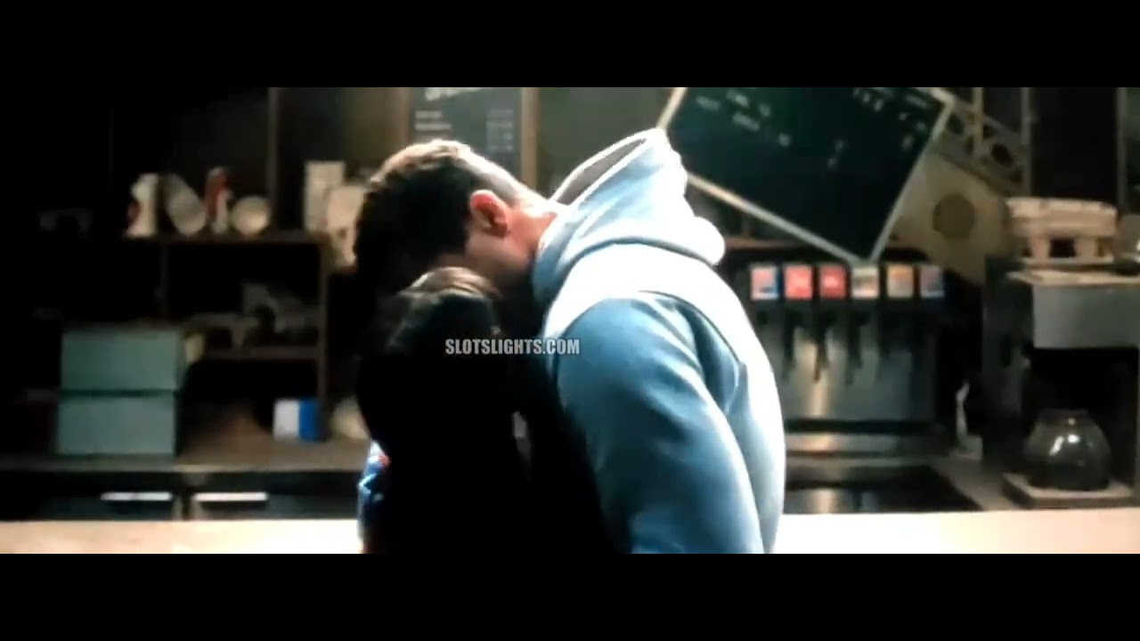 Tara y Chad Beso #ScreamVI - YouTube