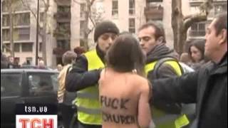 Femen в Париже подрались с консервативными католиками