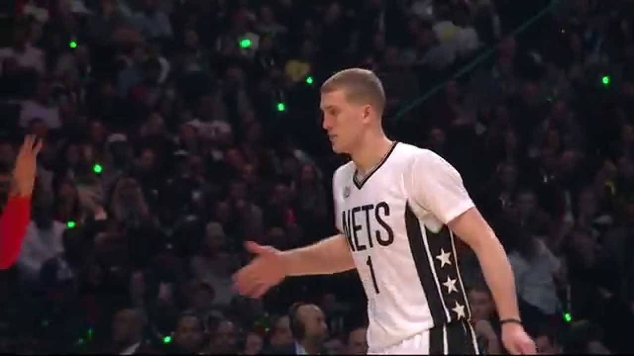 Zach LaVine levitates for incredibly casual 360 dunk