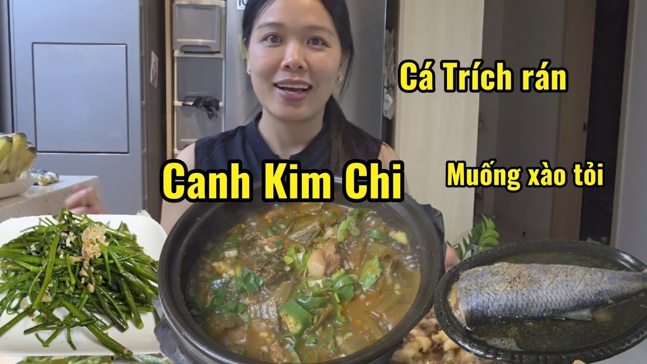 Đơn giản nhưng vẫn ngon Canh kim chi Cá trích rán Rau muống xào tỏi
