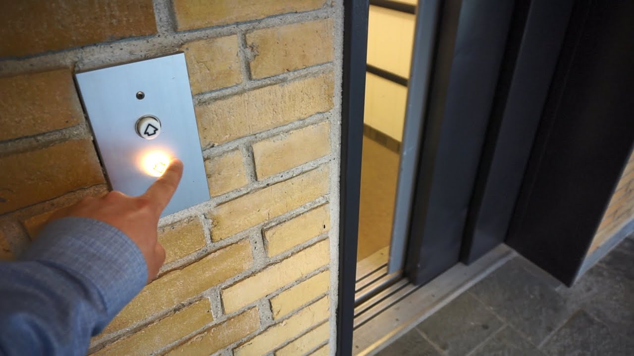 Locked off 1978 KONE roped hydraulic elevator @ Lindevej 5, Ringe, Denmark