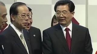胡锦涛与福原爱王楠切磋乒乓球艺