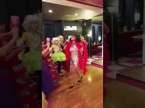 歩く仮面舞踏会