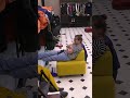 Carmen le pide a su equipo que le envíen flores este sábado a una persona especial. 💐😍 #AztecaUno