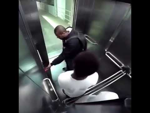 Dor de Barriga no Elevador