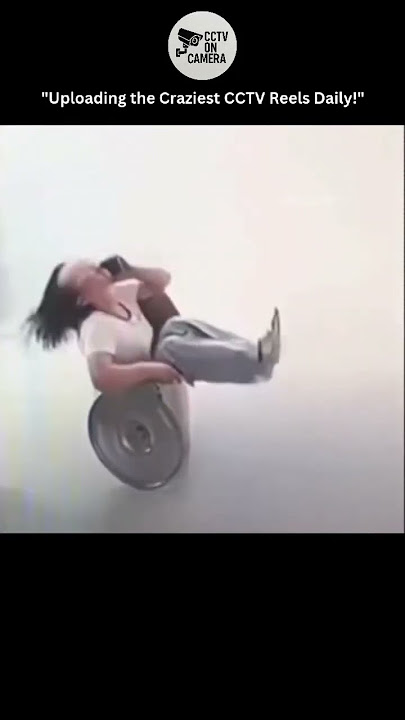 Momen memalukan seorang wanita terekam CCTV!