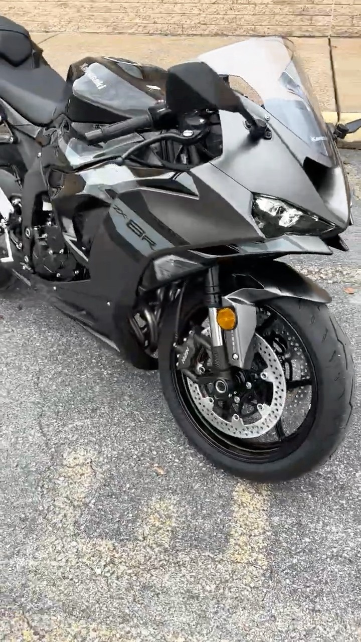 2026 Kawasaki Ninja ZX-6R in black and gray walk around - YouTube