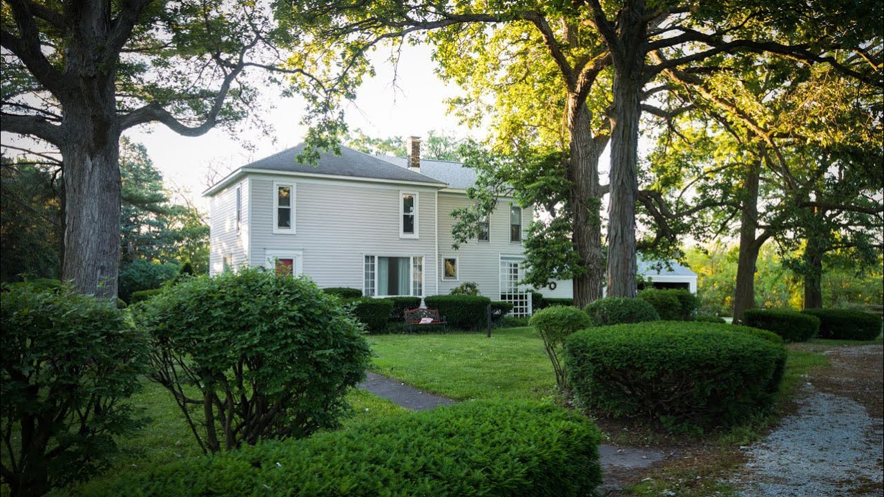 Country Home Surrounded By Towering Oaks For Sale In Iroquois County