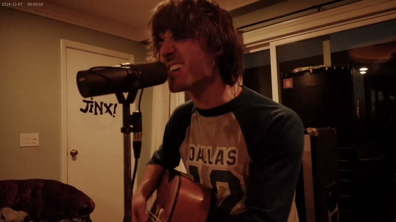 Guarda Foxtide - "Wait It Out" (live and alive in the livingroom) su YouTube Guarda Foxtide - "Wait It Out" (live and alive in the livingroom) su YouTube