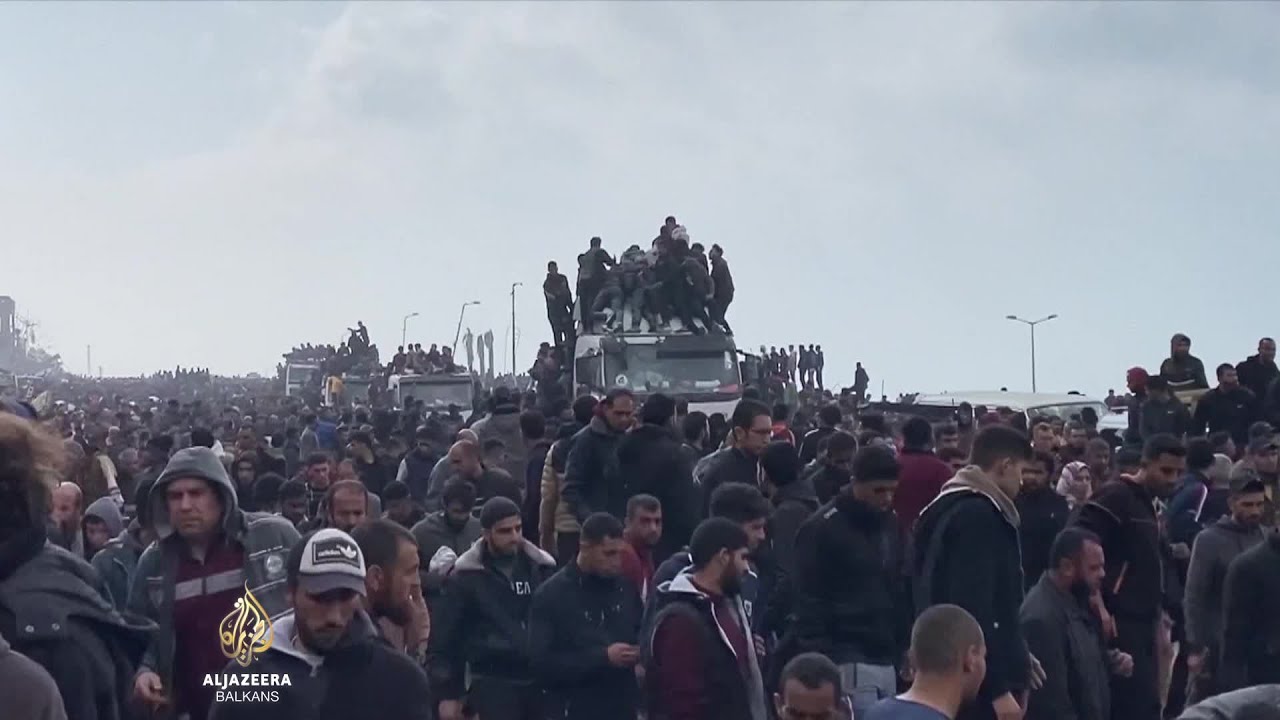 يخاطر الفلسطينيون اليائسون بحياتهم للحصول على الطعام