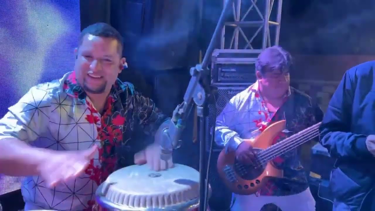 Sol y medio de La Bella Luz (Cantante Milagros Díaz) en evento