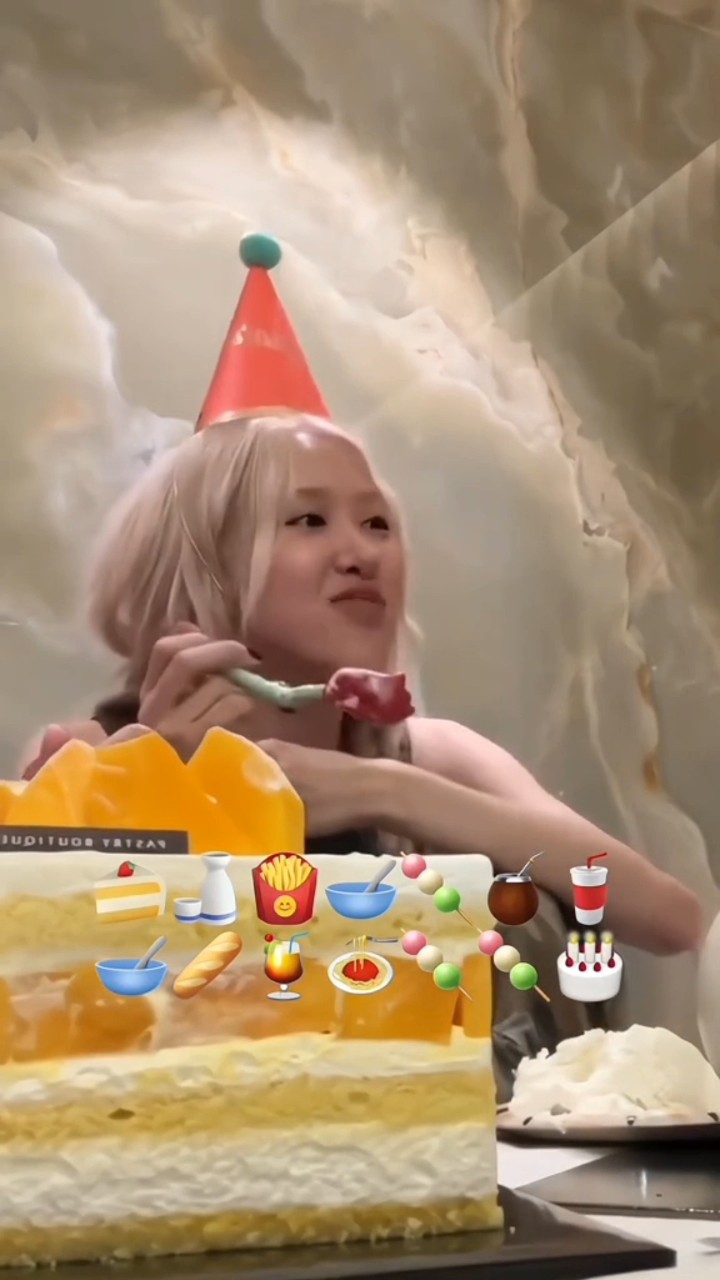 Happy birthday ROSÉ || ROSÉ Cute Mukbang ?? #rosé #jisoo #jennie #lisa #blackpink #shorts
