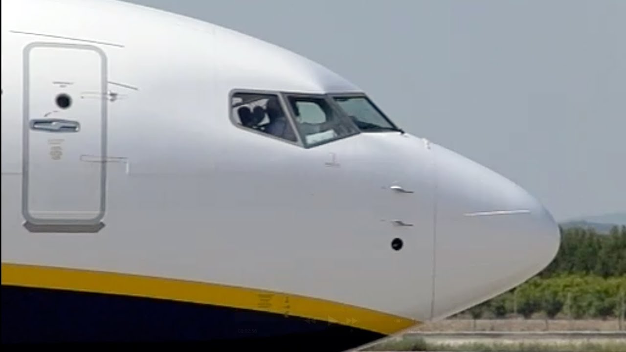 Ryanair Close View (Slow motion)