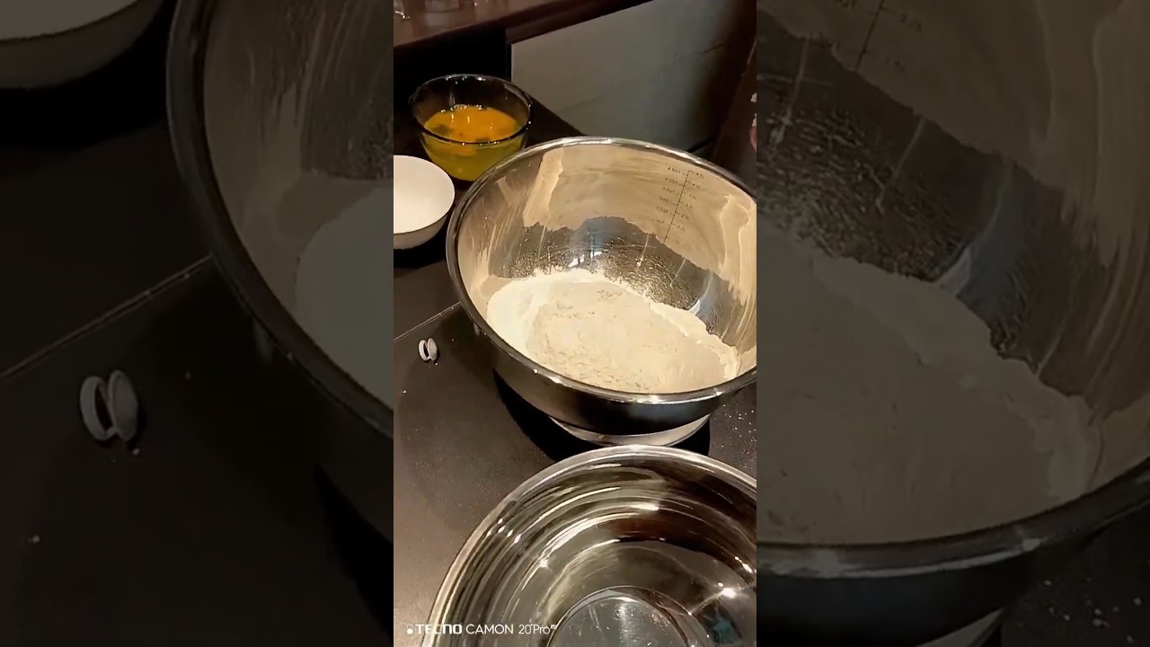 Миска из нержавеющей стали хорошо подходит для выпечки или приготовления пищи.