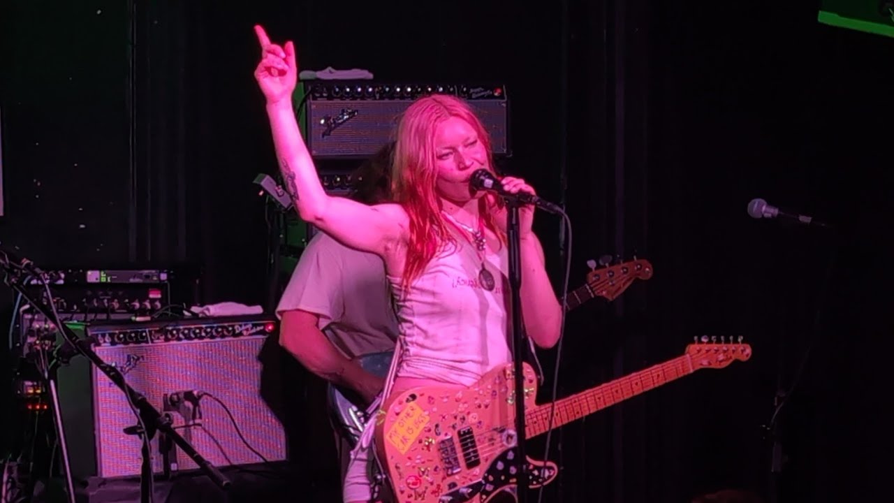 Wet Leg MANGETOUT (new song 1st time LIVE in USA) 03-31-2025 Market Hotel Brooklyn NYC 4K