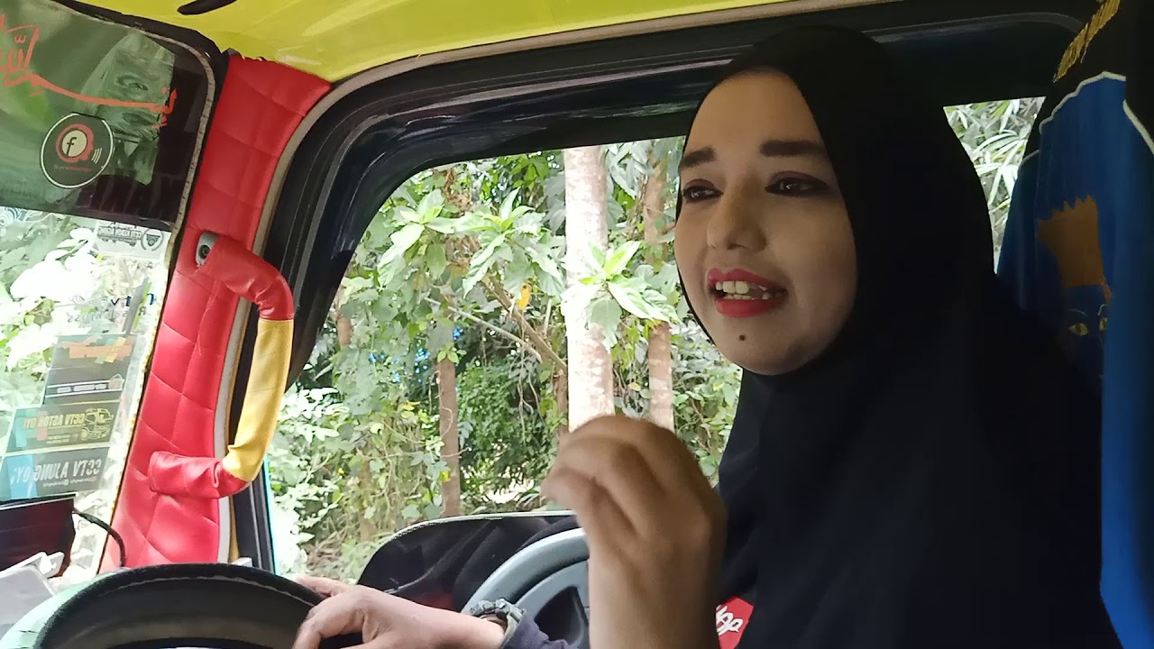 Diserbu anak sekampung