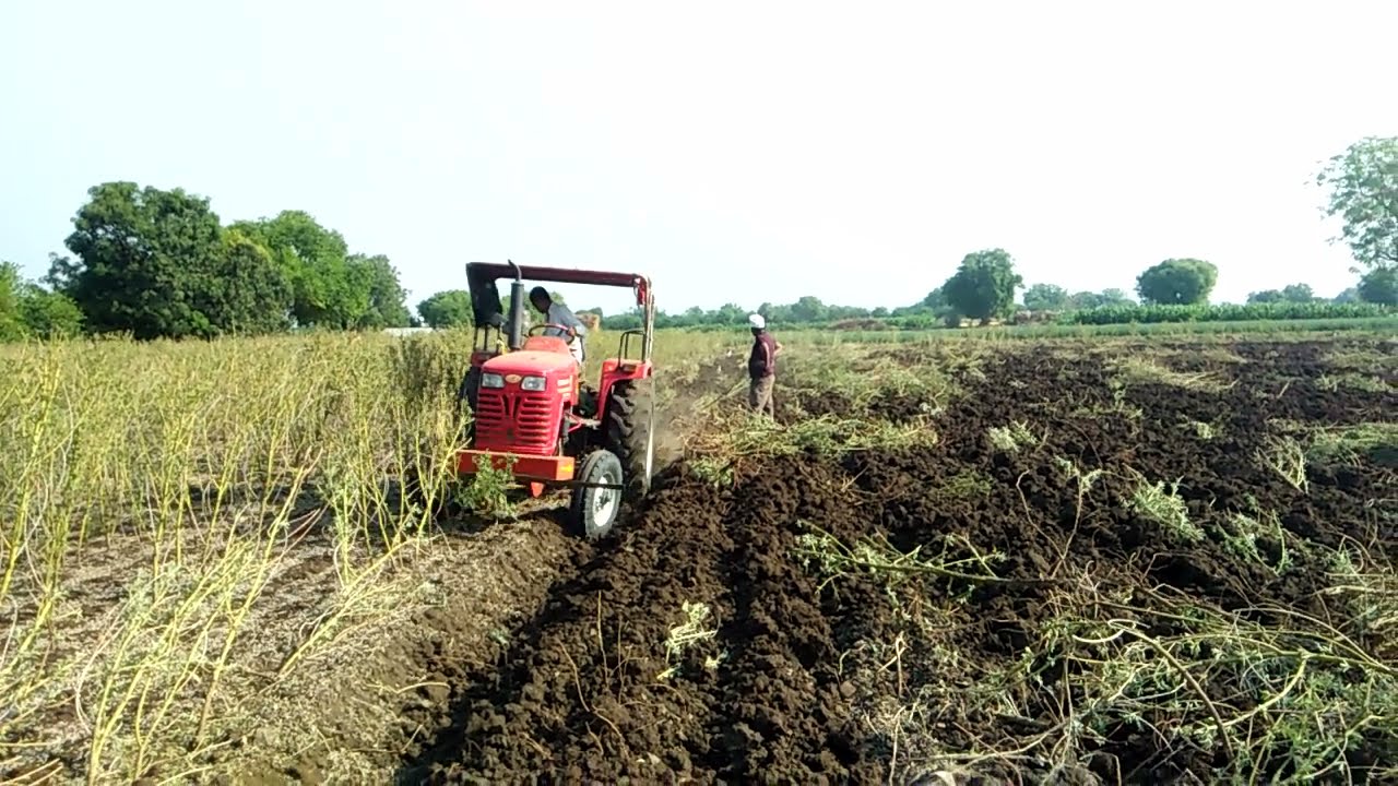 mahindra sarpanch 585 di performance on 2mb hydraulic reversible plough | mahindra tractor