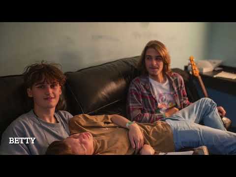 Bear Park — Betty (STATIC MP4)