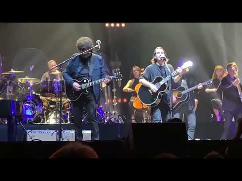 Handle With Care (Live From Honda Center Anaheim 6-20-19) - Jeff Lynne's ELO Feat. Dhani Harrison