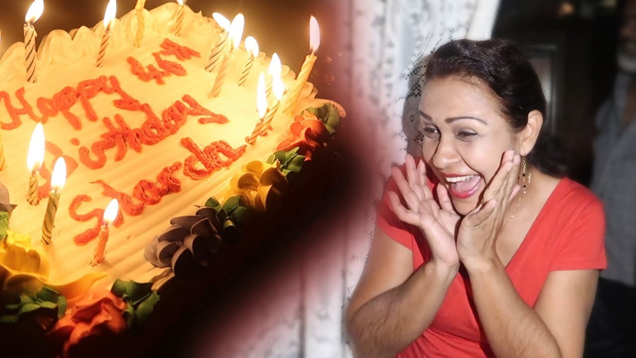 SURPRISING MY MOM FOR HER BIRTHDAY! - YouTube