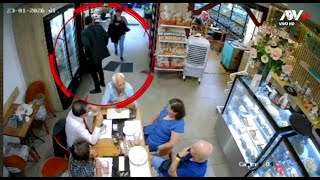 Download Lagu Ladrones vestidos elegantemente fingen ser clientes para robar en panadería de San Borja MP3