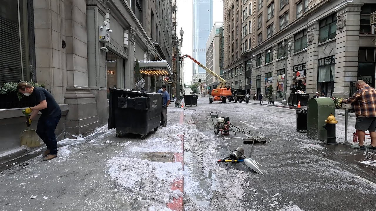 Snow in Downtown LA?? JUMANJI 4 turned the whole street white ❄️😳