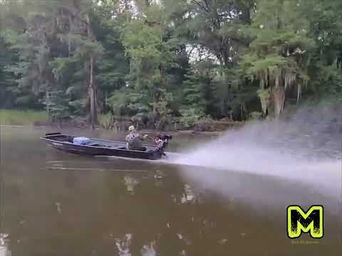 Mud-Skipper Feather Lite surface drive mud motor 14’ boat gets great performance