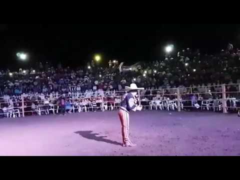 Ezequiel Peña cantando "Ebrio de Amor"