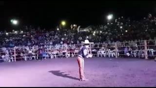 Ezequiel Peña cantando 