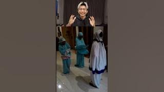 Lagi sholat di prank, ga boleh gitu ya adik adik