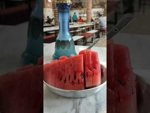 ترکیب هندوانه خنک و قلیان در قهوه خانه حاج تقی اسماعیل پور در شوش لوکیشن خیلی از سریال ها و فیلم ها
