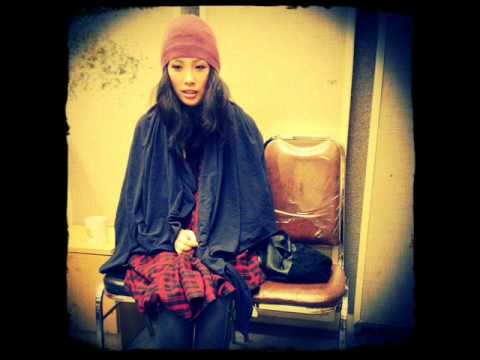 魏如萱-壞掉的戀曲(Woolaalaa)